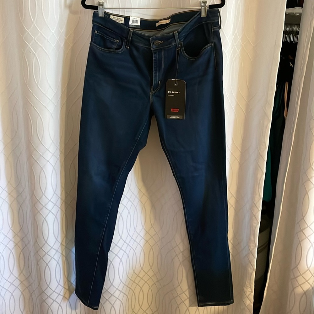 Levi’s Women’s 711 hypersoft skinny jeans SZ 33